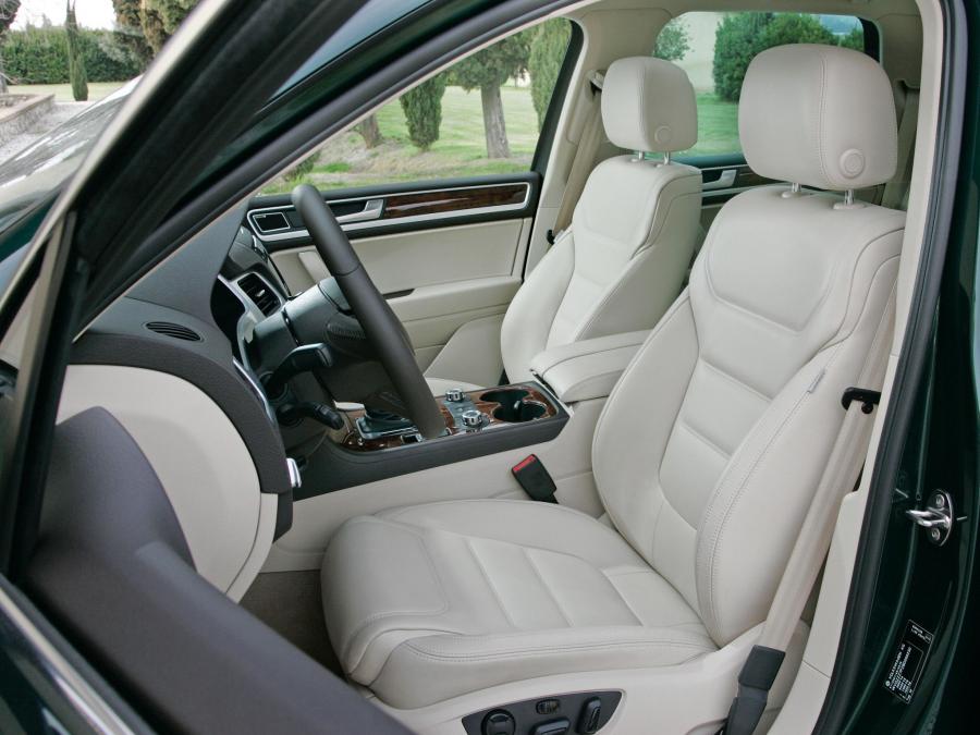  Volkswagen Touareg V6 TDi 2010 года  (фото 16 из 19)